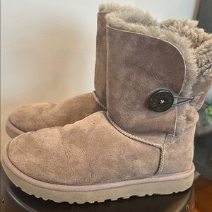 UGG Bailey Button II Boots — Grey, Women’s Size 8